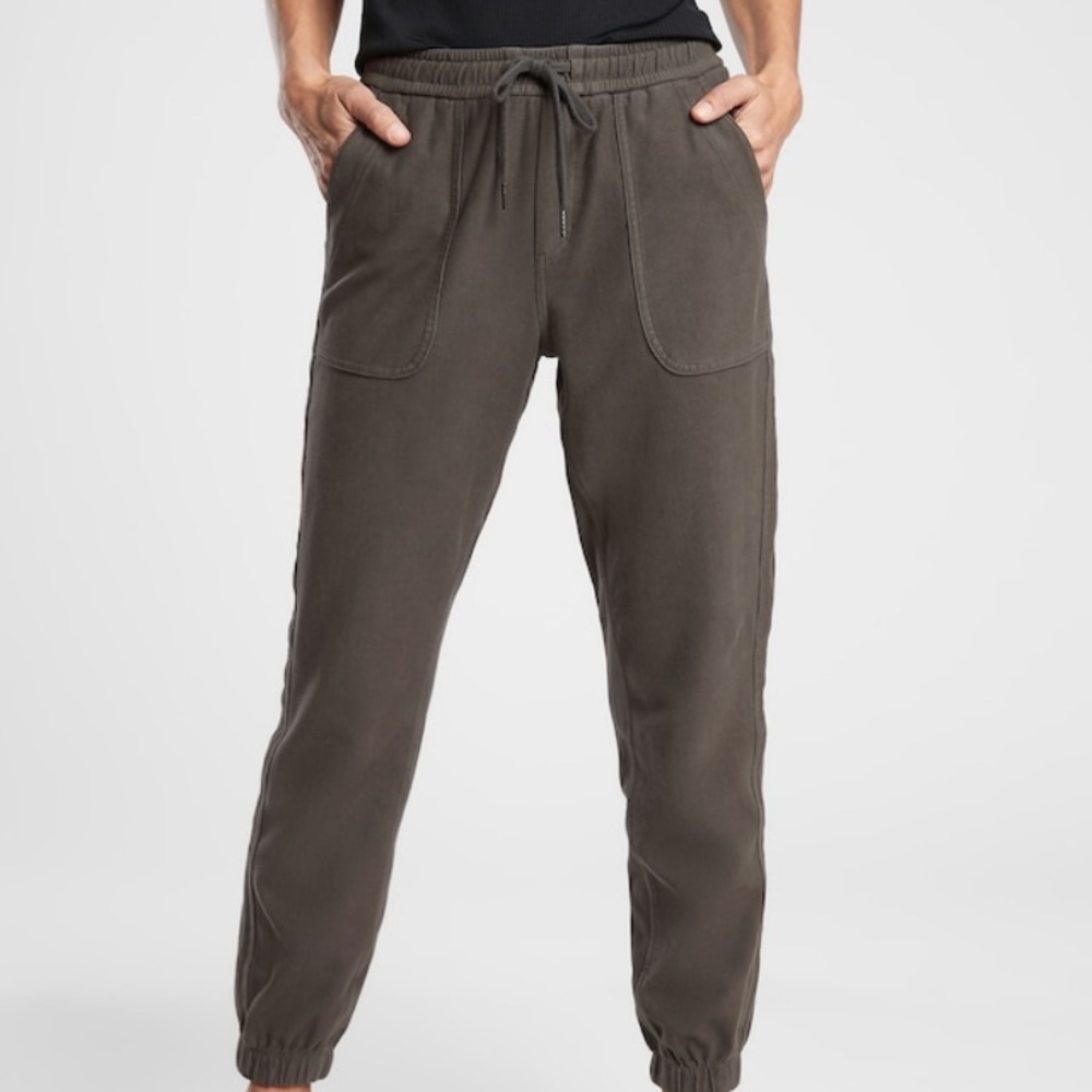 EUC Athleta Farallon Jogger Cypress Green